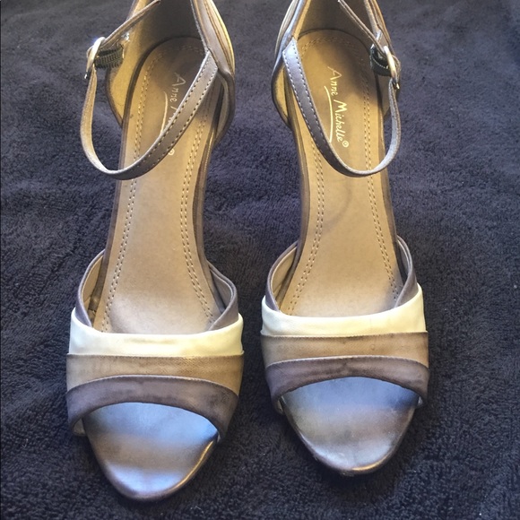 Heels - Picture 2 of 3